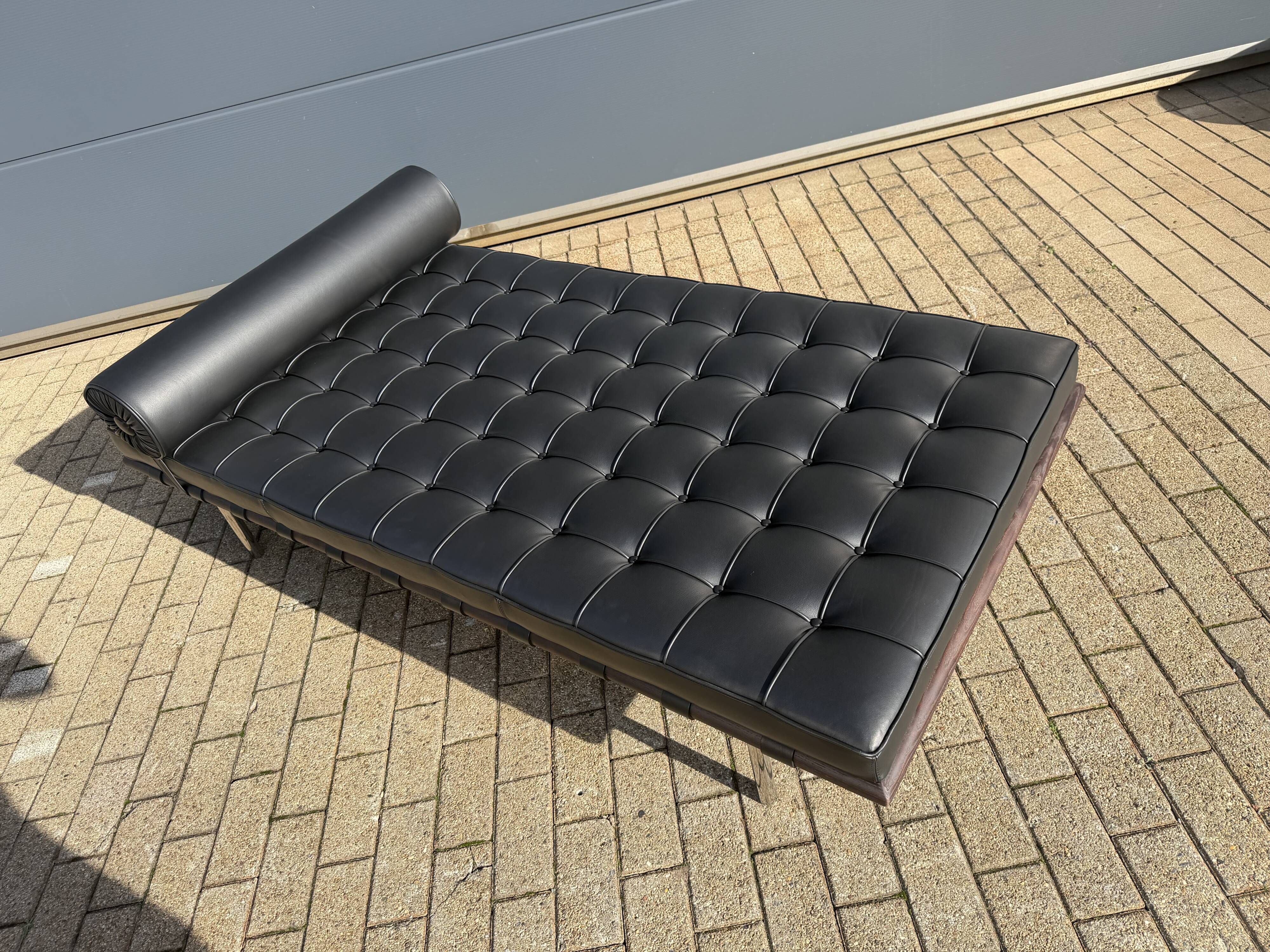 Knoll Barcelona Daybed Black Sabrina leather AS NEW!! Mies van der Rohe