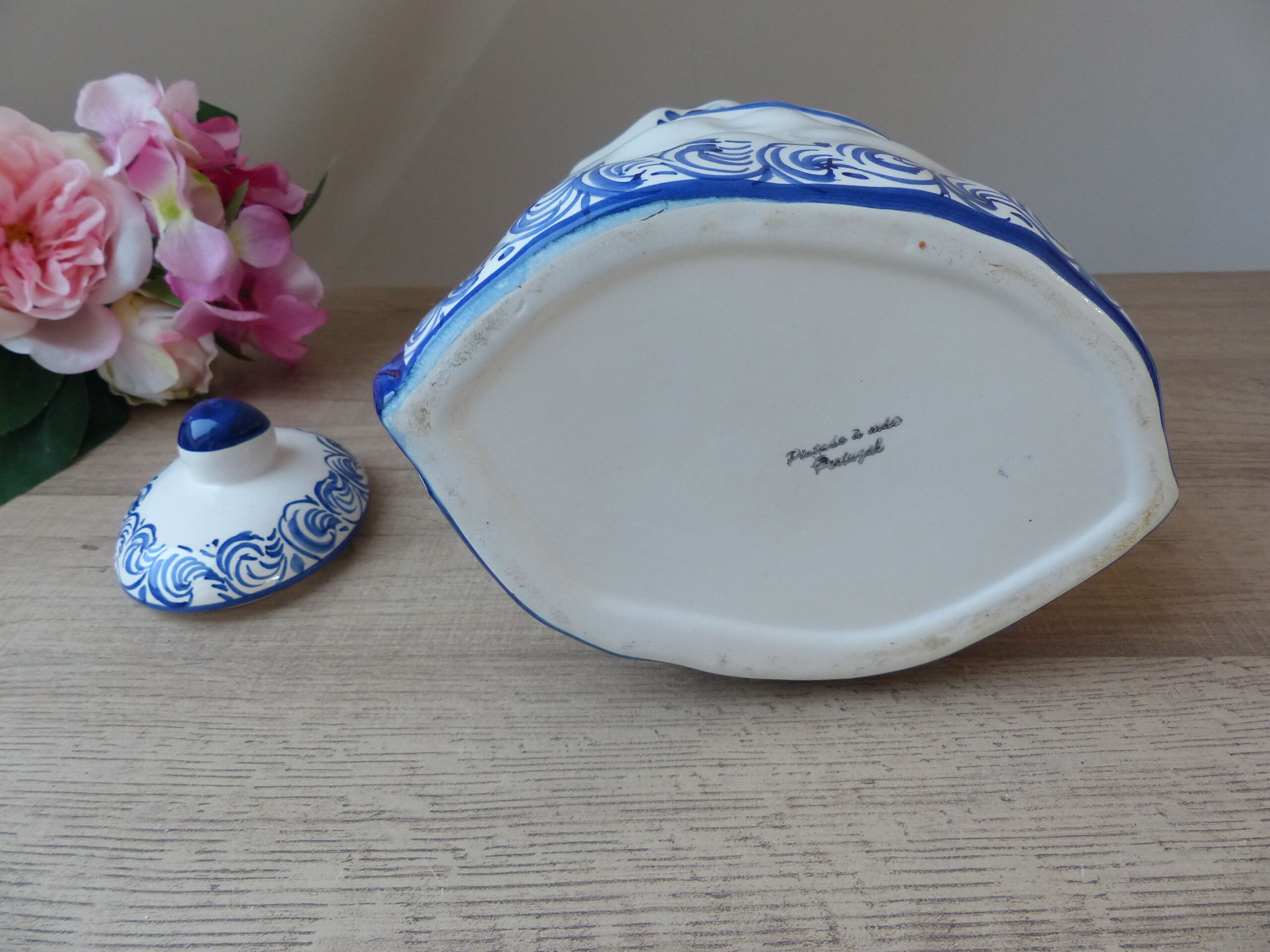 Ceramic onion pot made and hand painted pattern indigo blue flowers Portugal