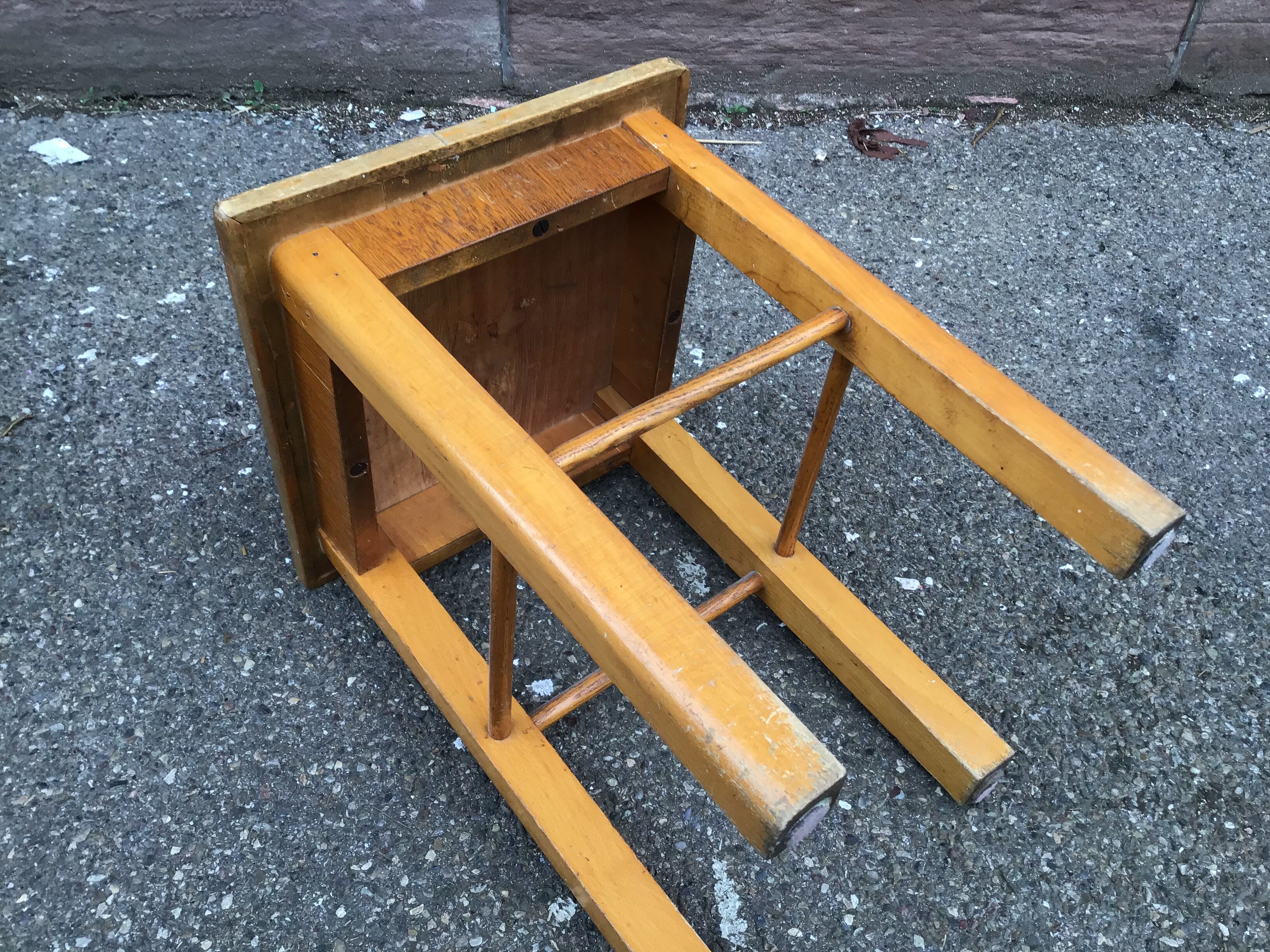 Tabouret de ferme en bois rustique vintage