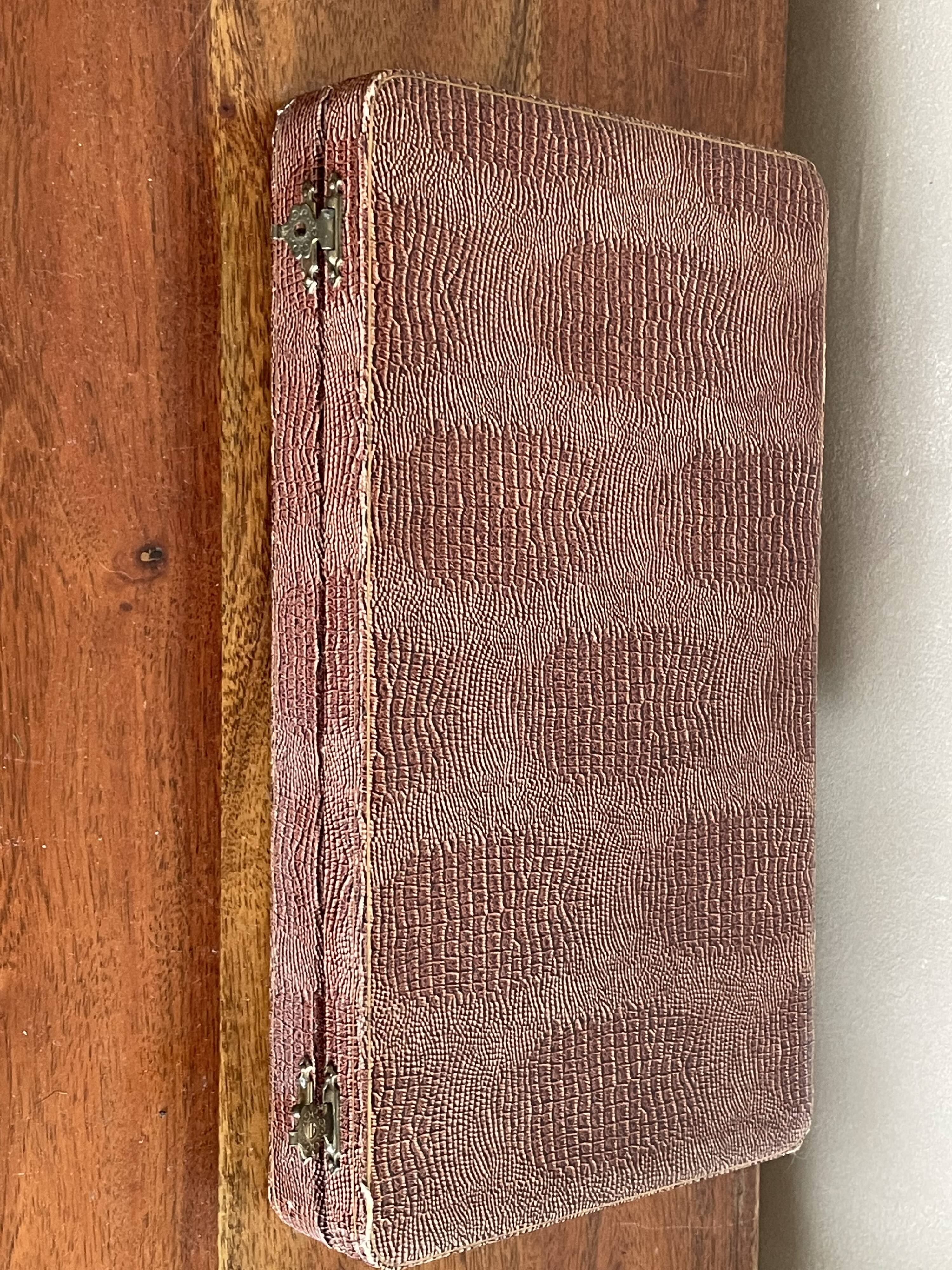 12 Apollonox knives in Bakelite