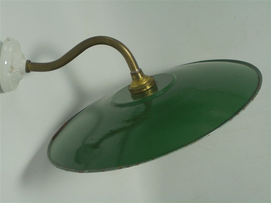 Duo of enamelled sheet metal wall lamps