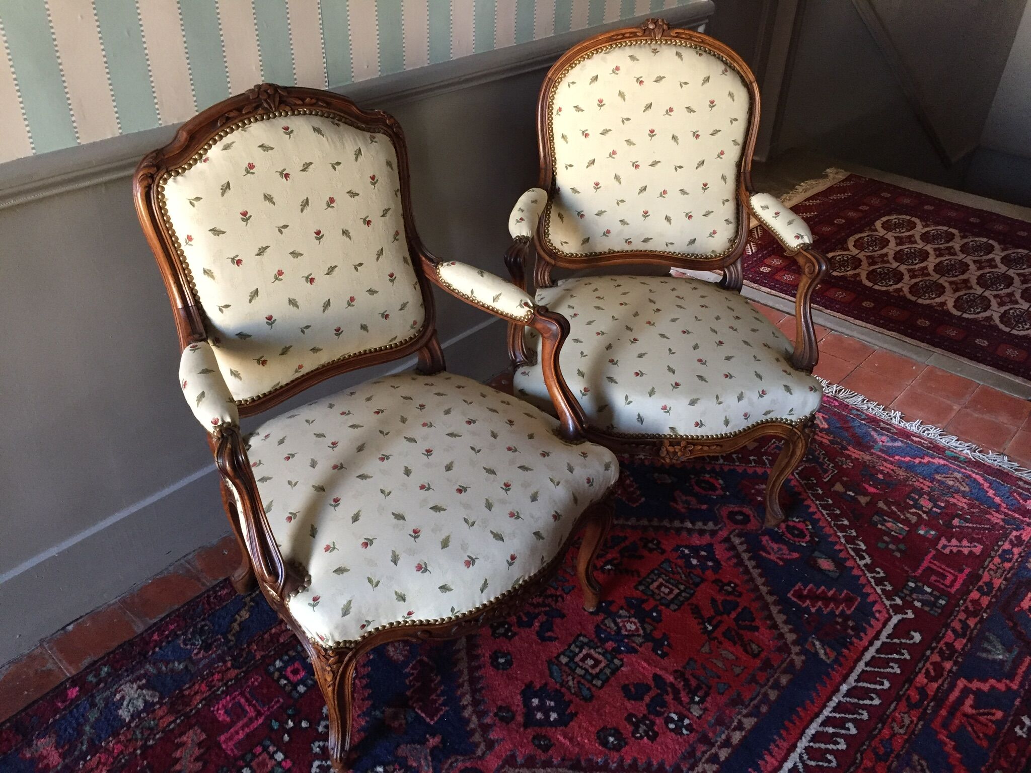 Paire de fauteuils de style Louis XV