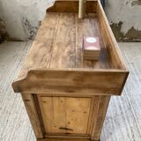 Trading counter central island pine