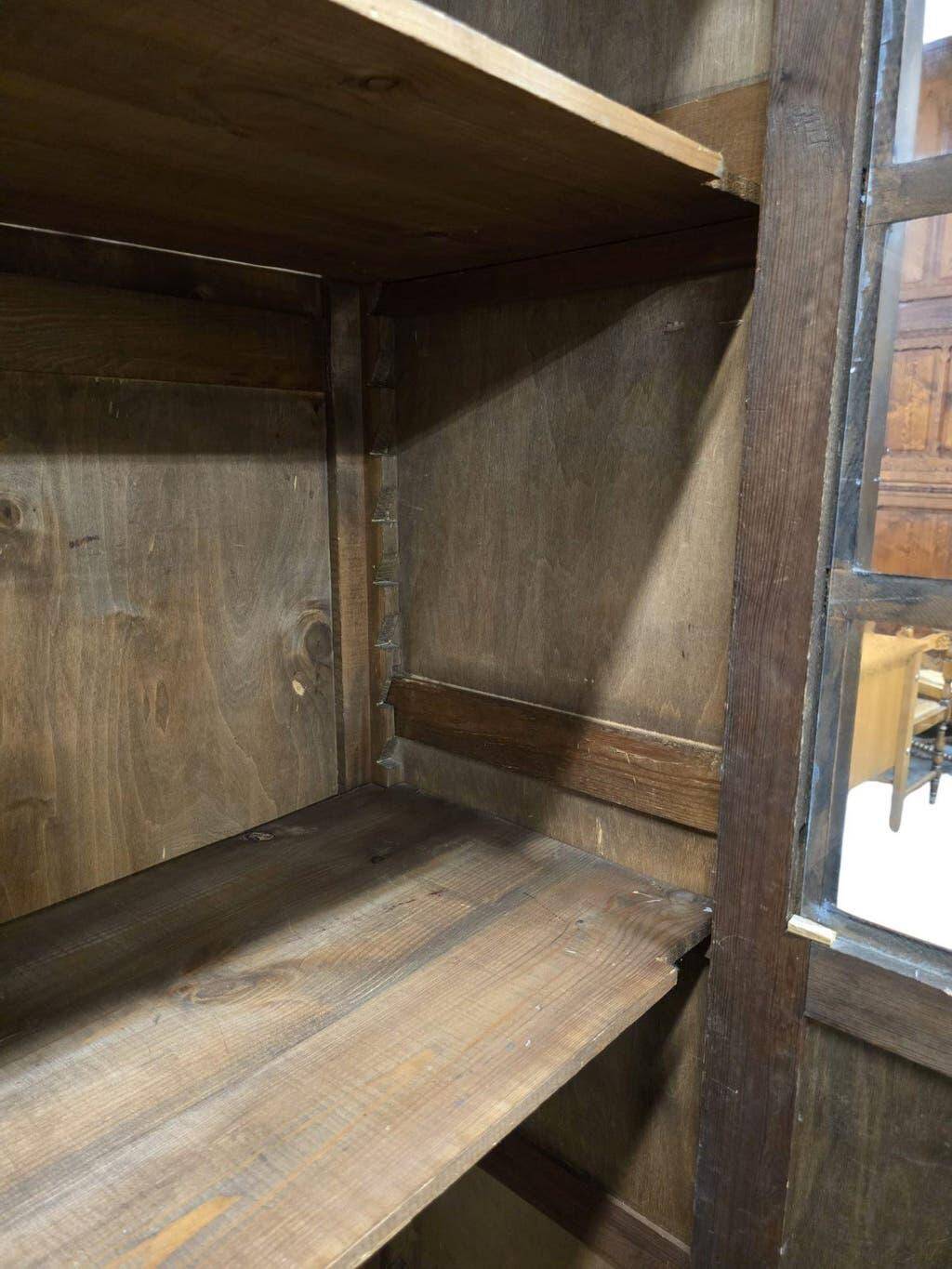 Vintage display cabinet/shelf in dark wood with glass.
