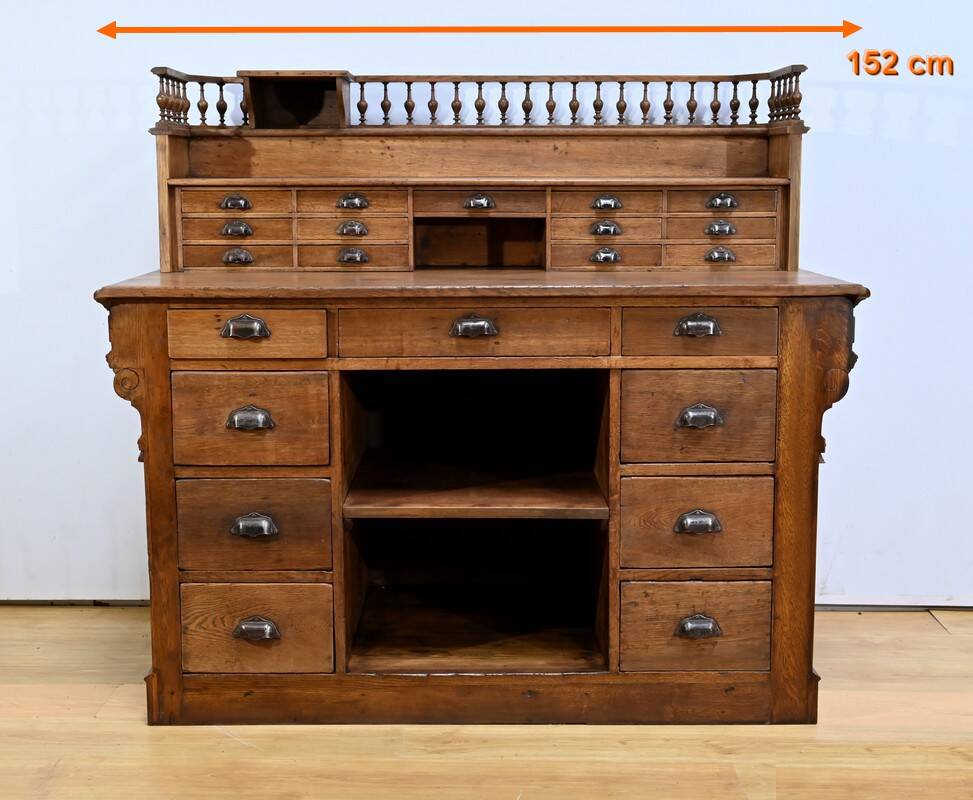 Oak apothecary counter – 1920