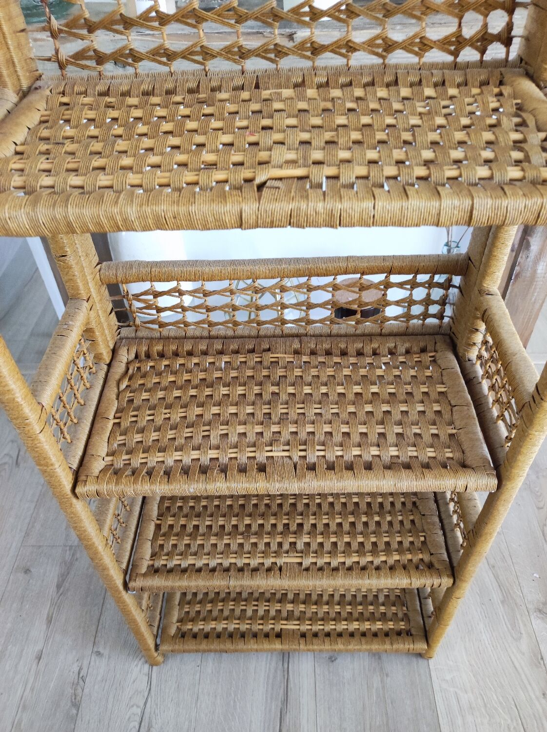 Folding rattan shelf