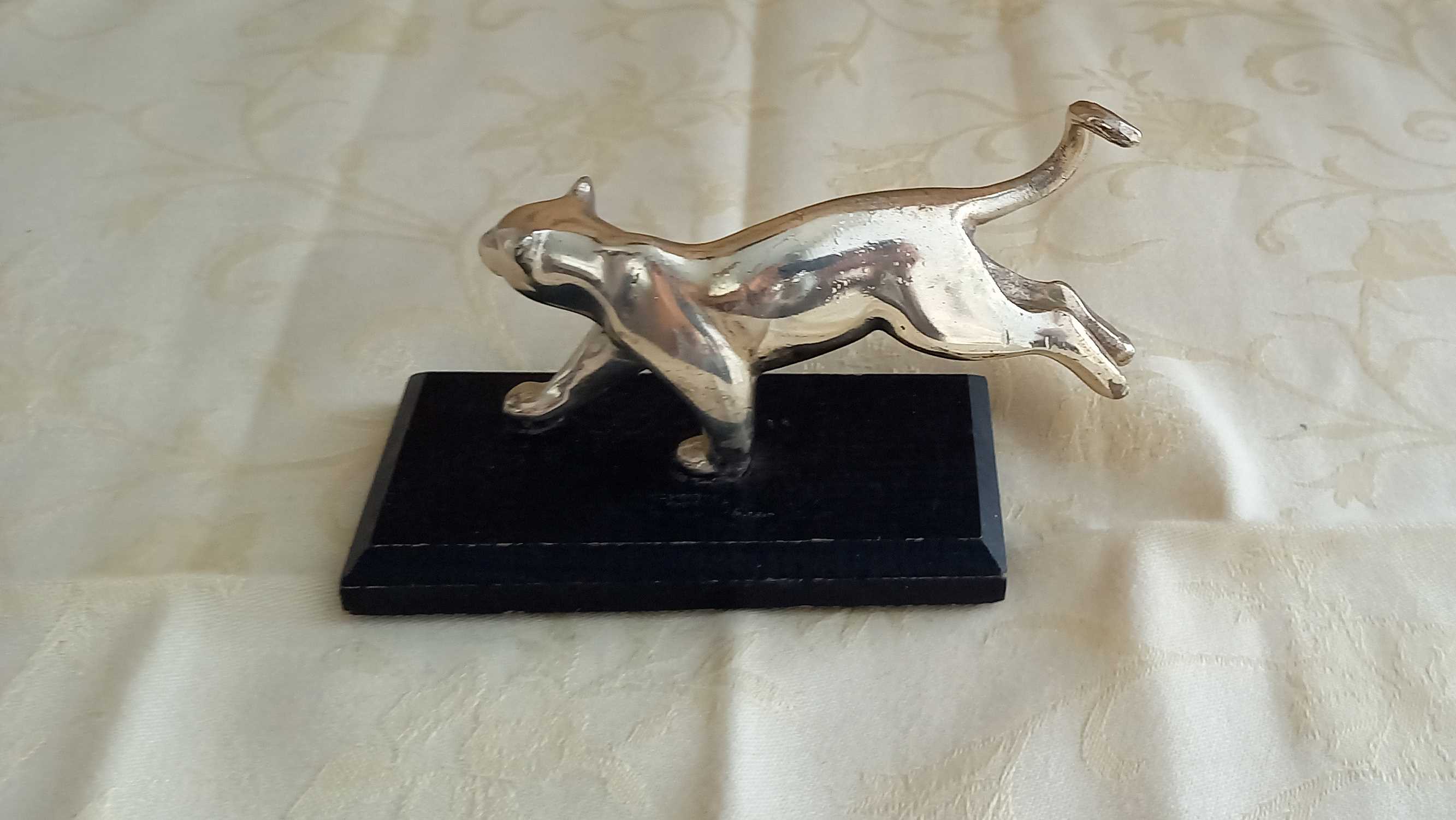 Silver tin paper press