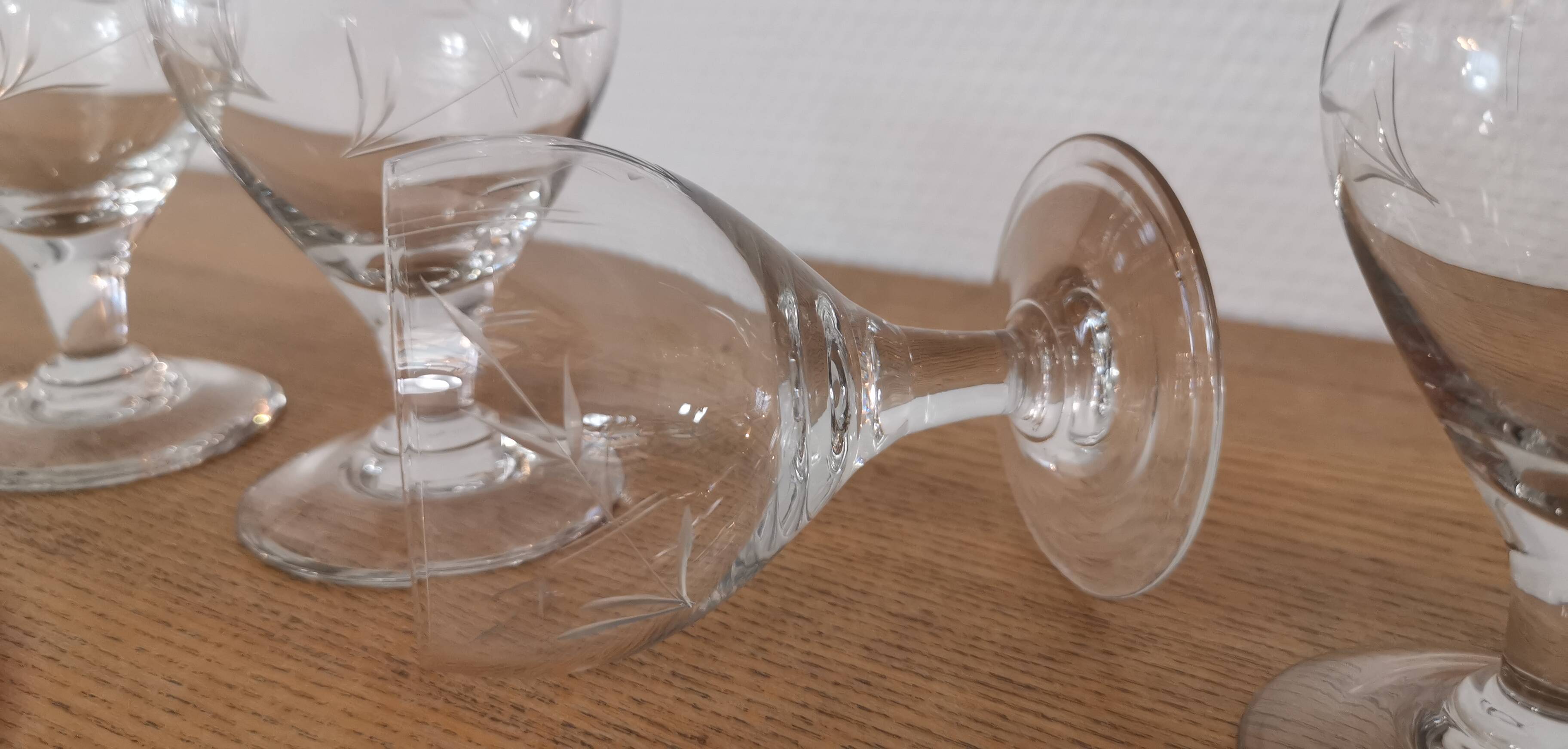 Set of 4 finely engraved vintage port wine glasses