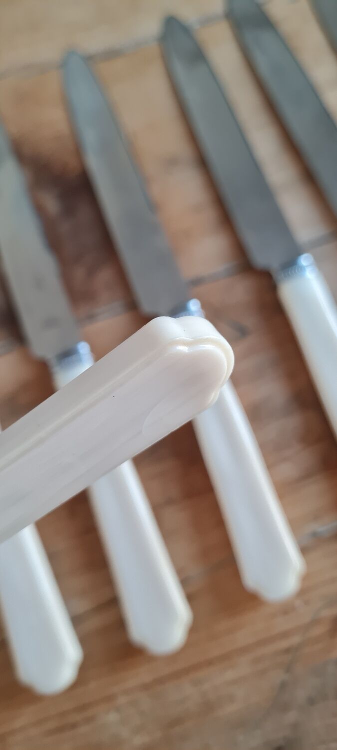 Setvde 12 knives in bakelite and stainless steel