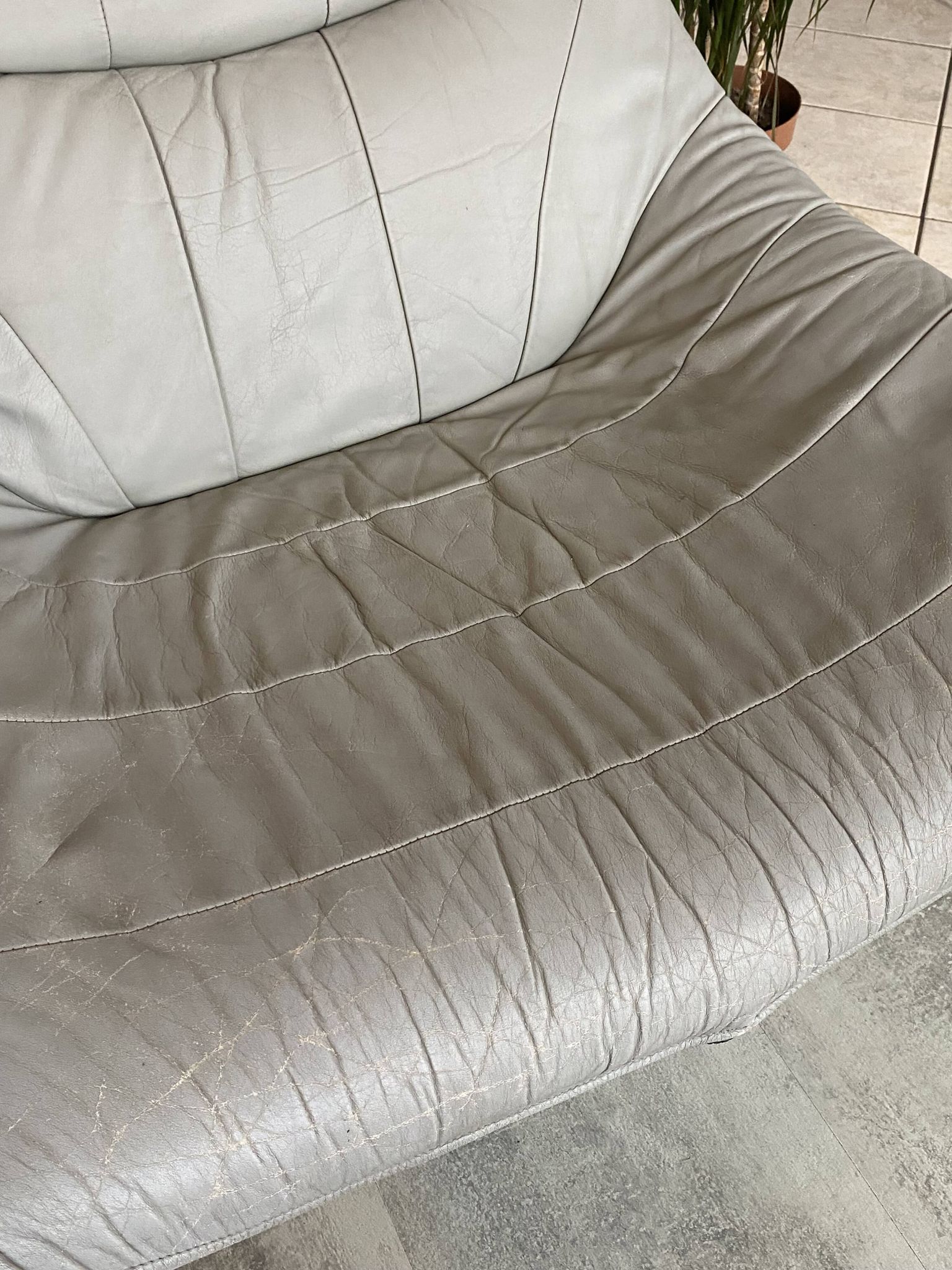 Swivel lounge chair ottoman footrest leather Mantis Gerard Van den Ber