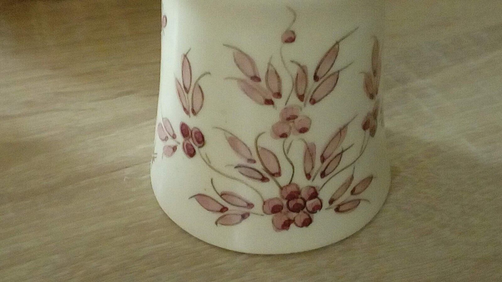 Service de nuit en faience de moustier carafe verre decor aux oiseaux