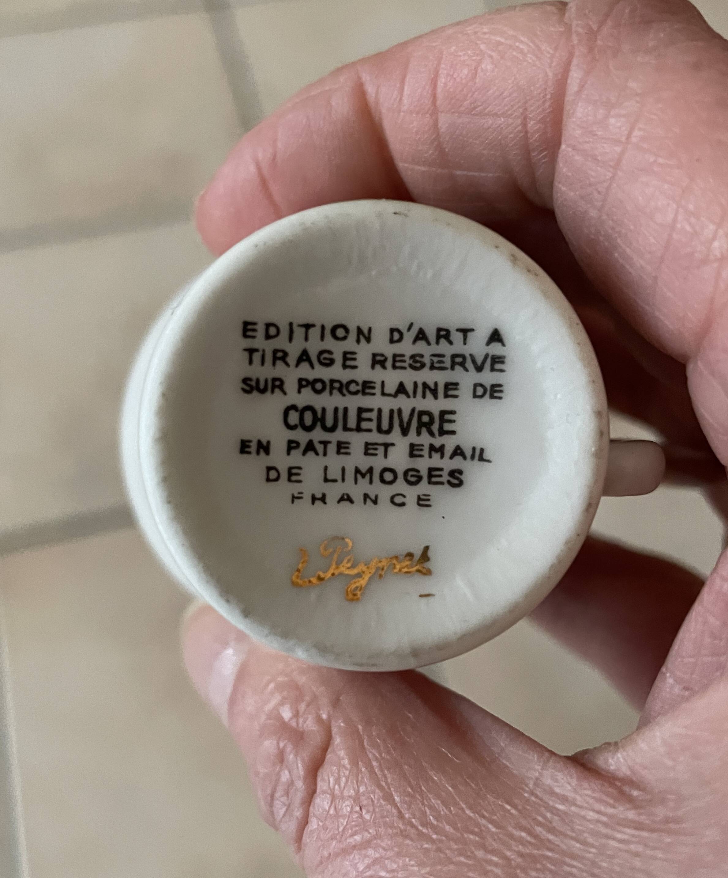 Limoges porcelain coffee service, signed peynet, in very good condition.