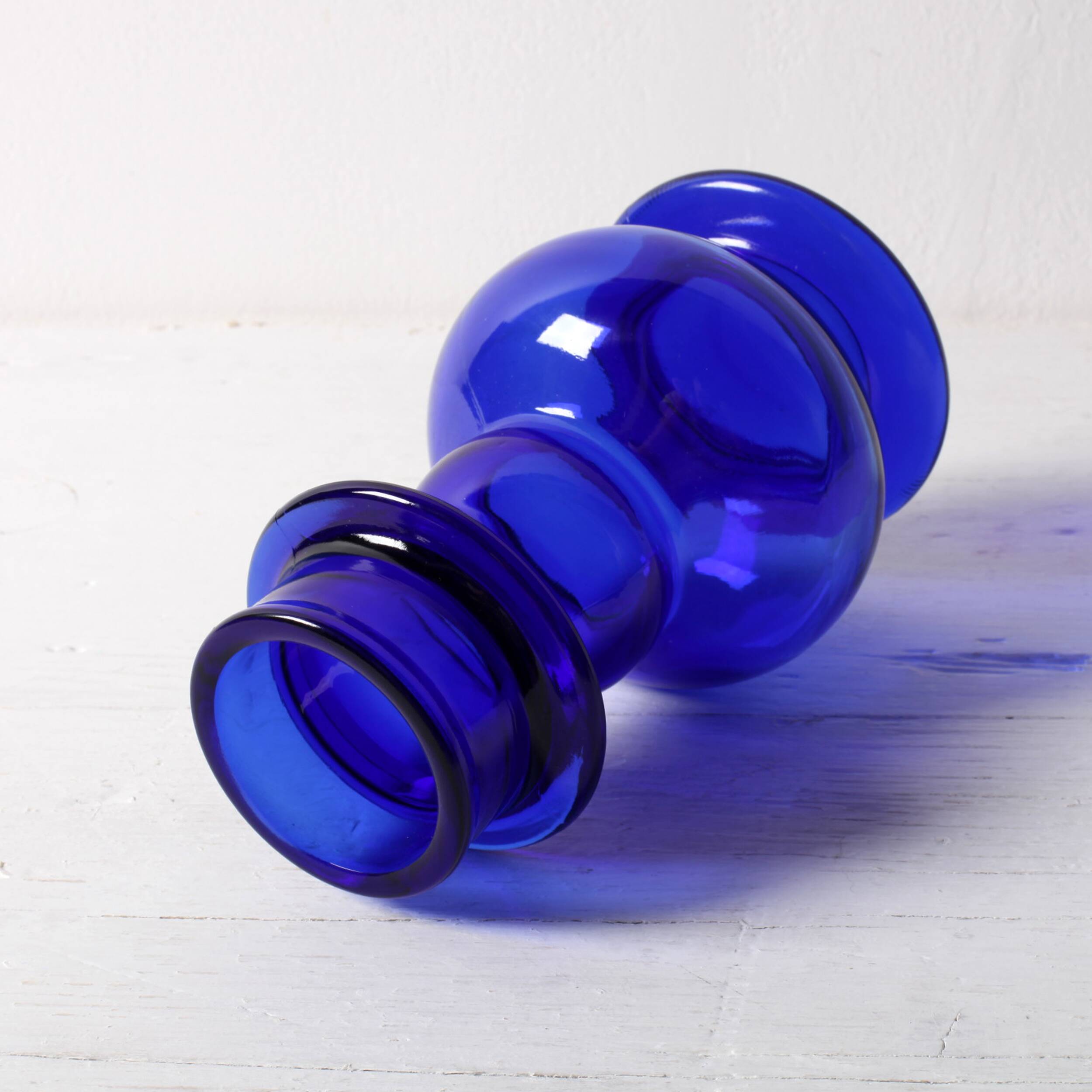 Petit vase en verre pressé bleu cobalt du milieu du siècle / Italie / Années 1960