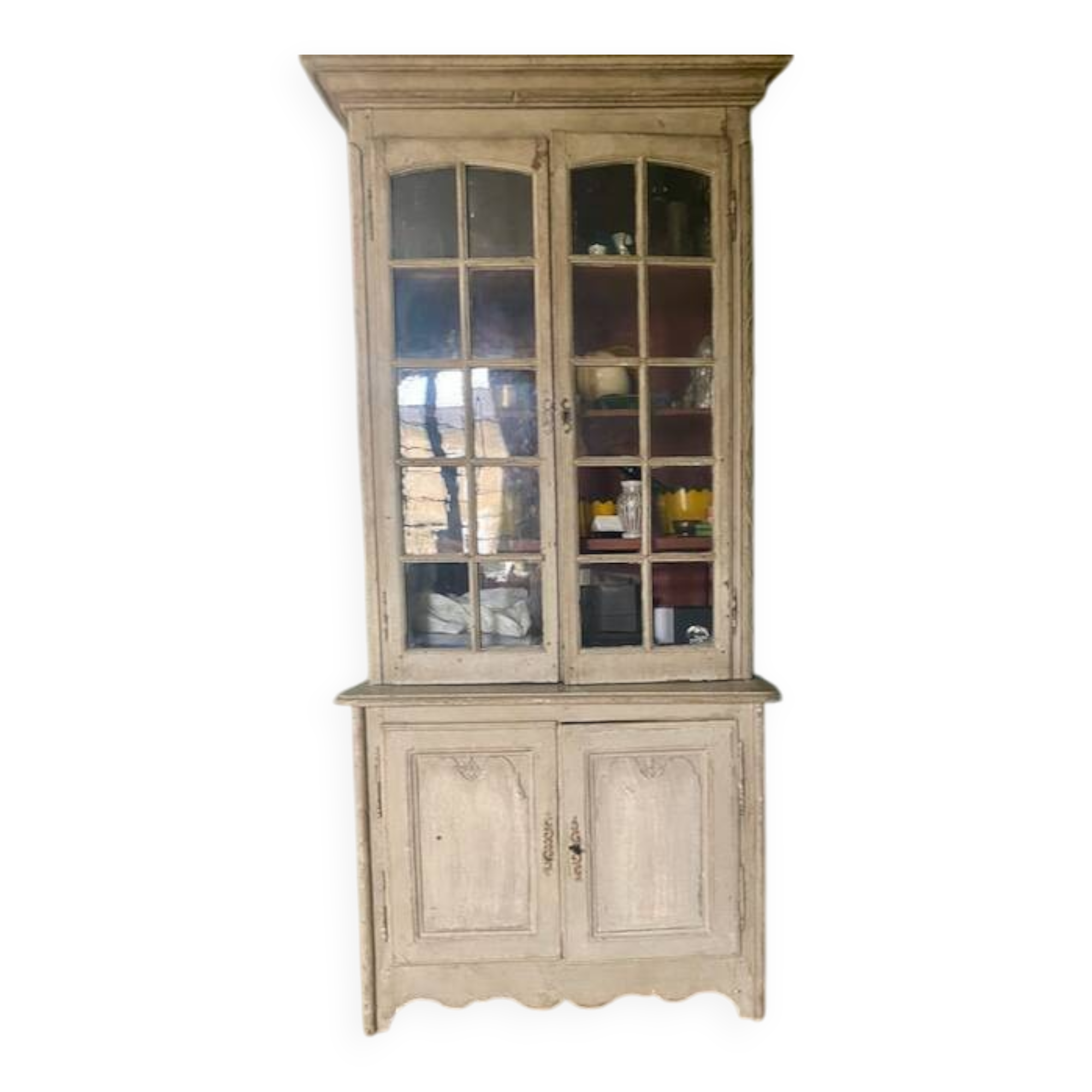 Small shabby two-body buffet