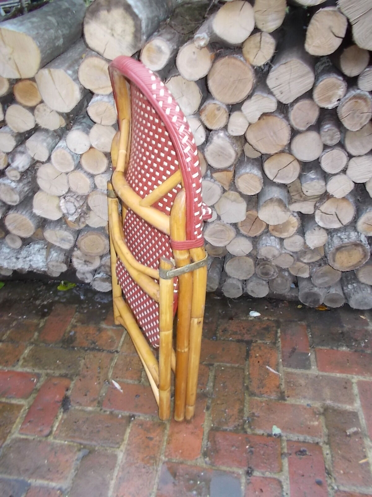 Rotating folding bistro chair