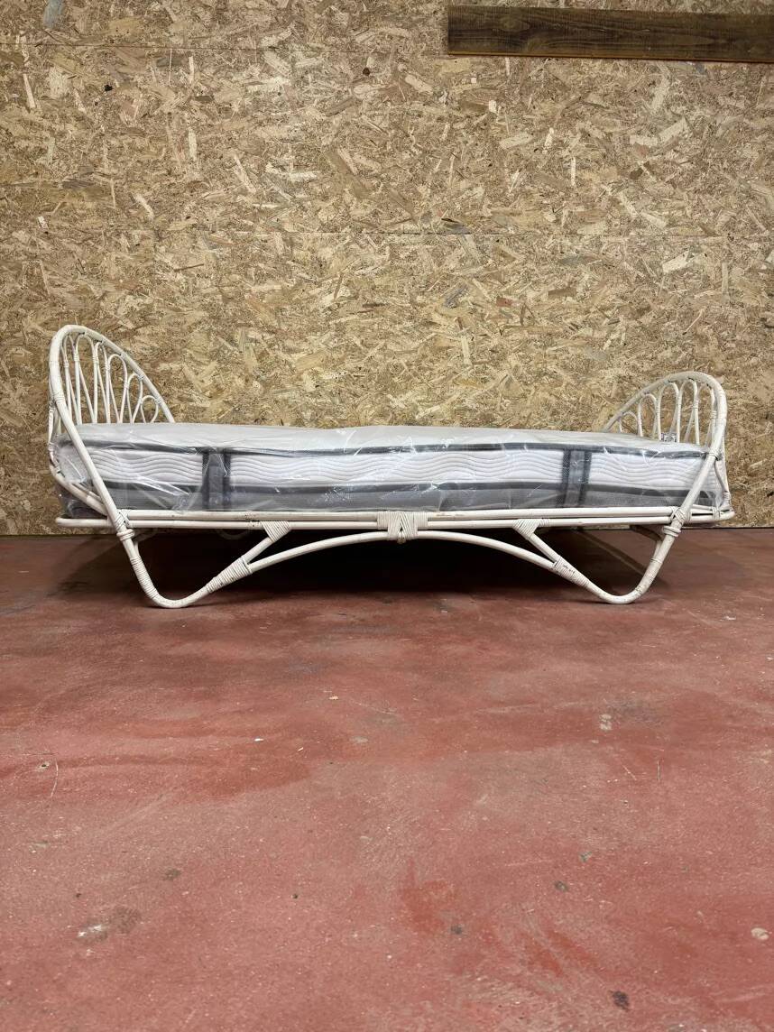 Vintage rattan bed - 1960s - Bohemian charm