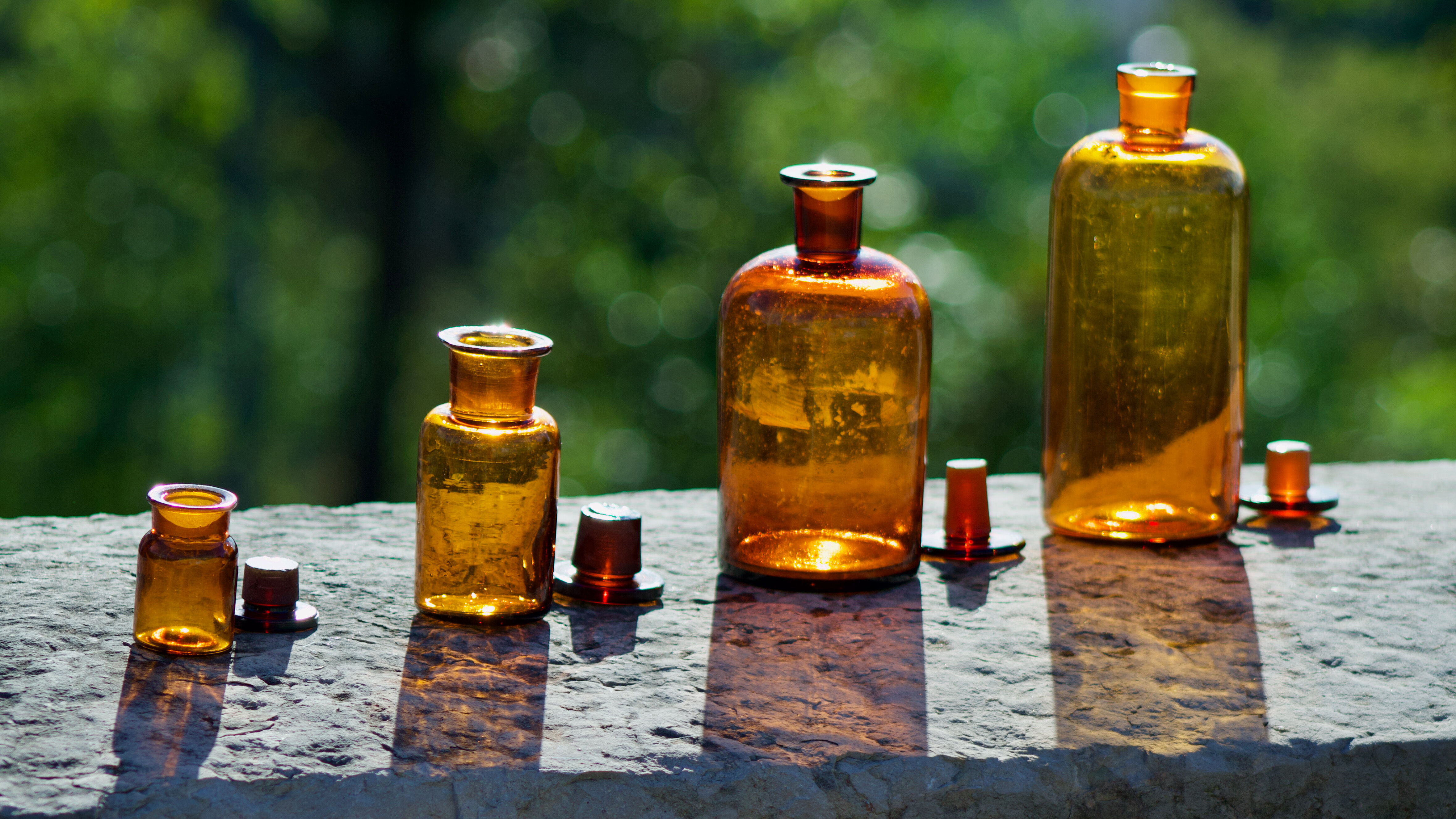 4 old apothecary bottles / amber glass pharmacy in perfect condition dated before 1960