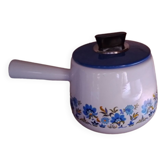 Enamelled metal saucepan.