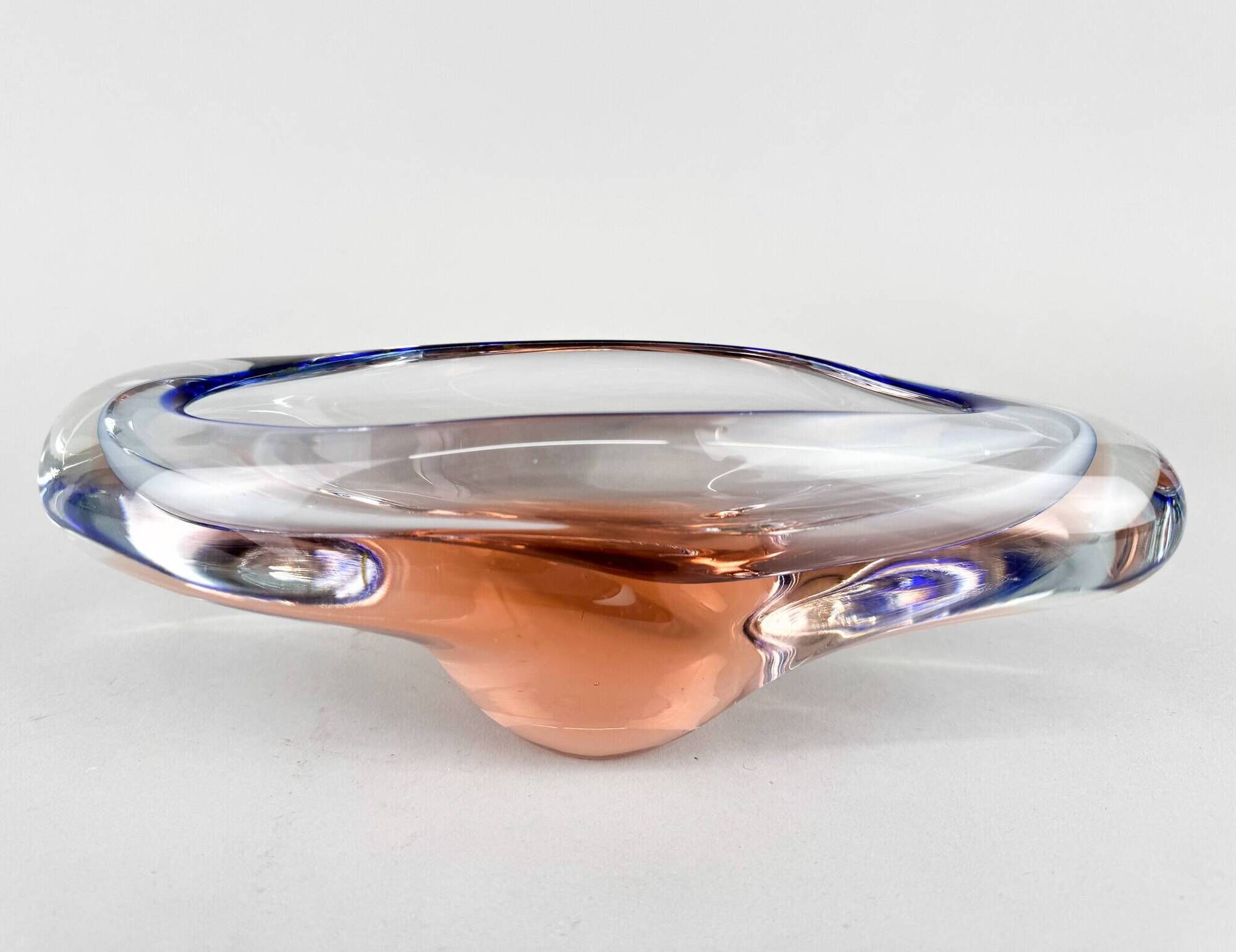 Bol en verre artistique des années 1960 par Chribska Glasswork, Tchécoslovaquie