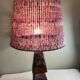 Lampe de table en bois sculpté, abat-jour en laine