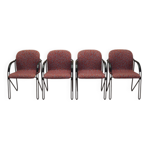 ensemble de quatre chaises,