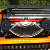 Electric writing machine adler orange and black with its suitcase