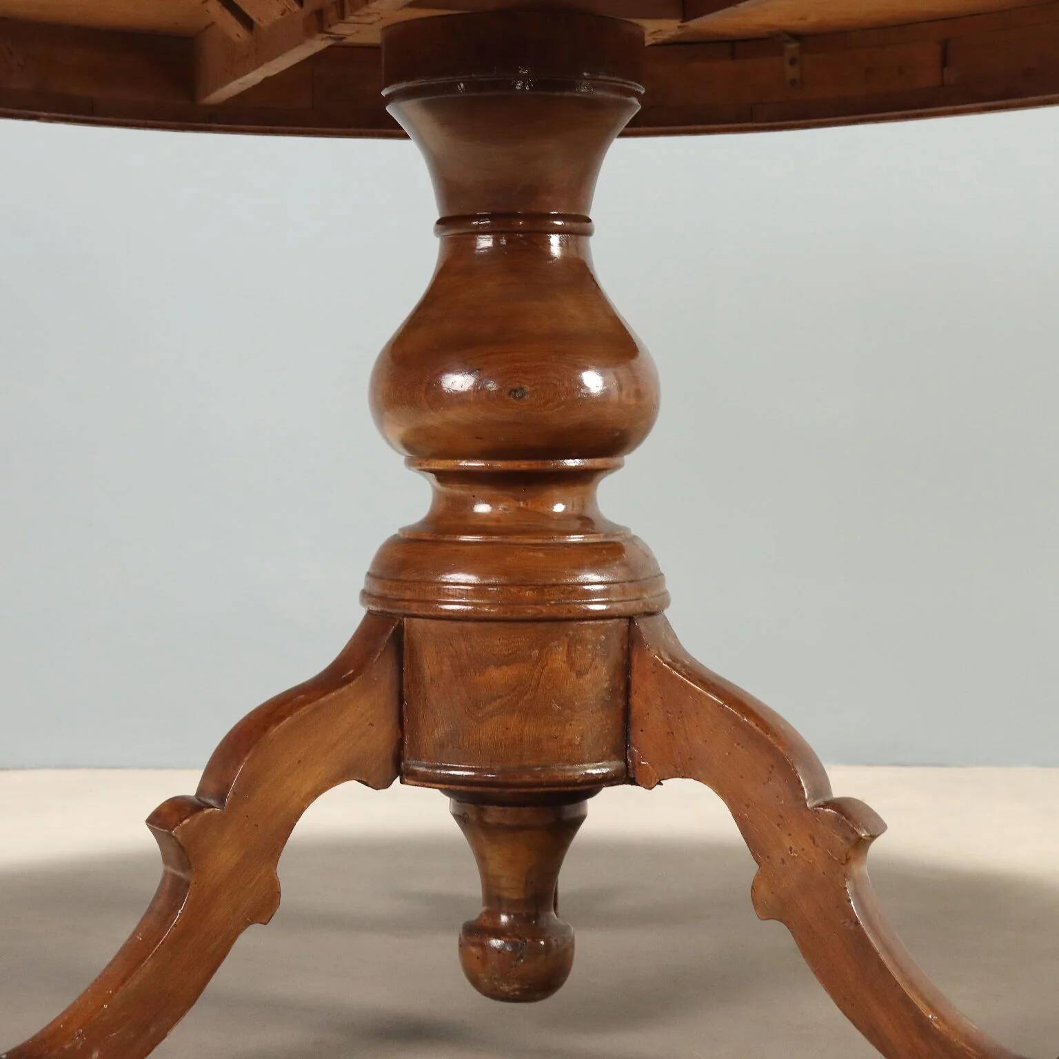 Round walnut table with marquetry of Vittorio Emanuele II