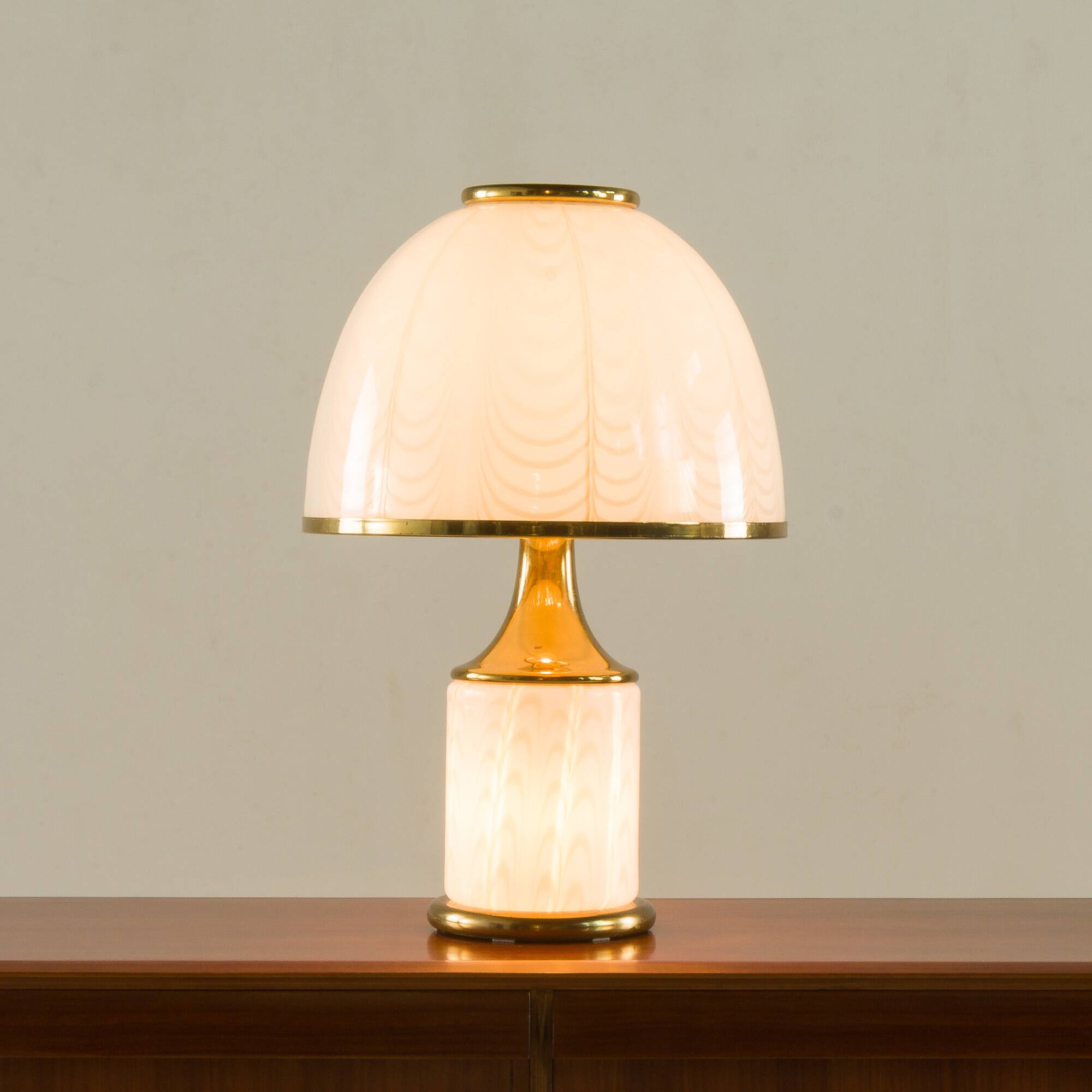 Rare lampe en verre Murano et laiton Romeo Rega, Italie années 1980