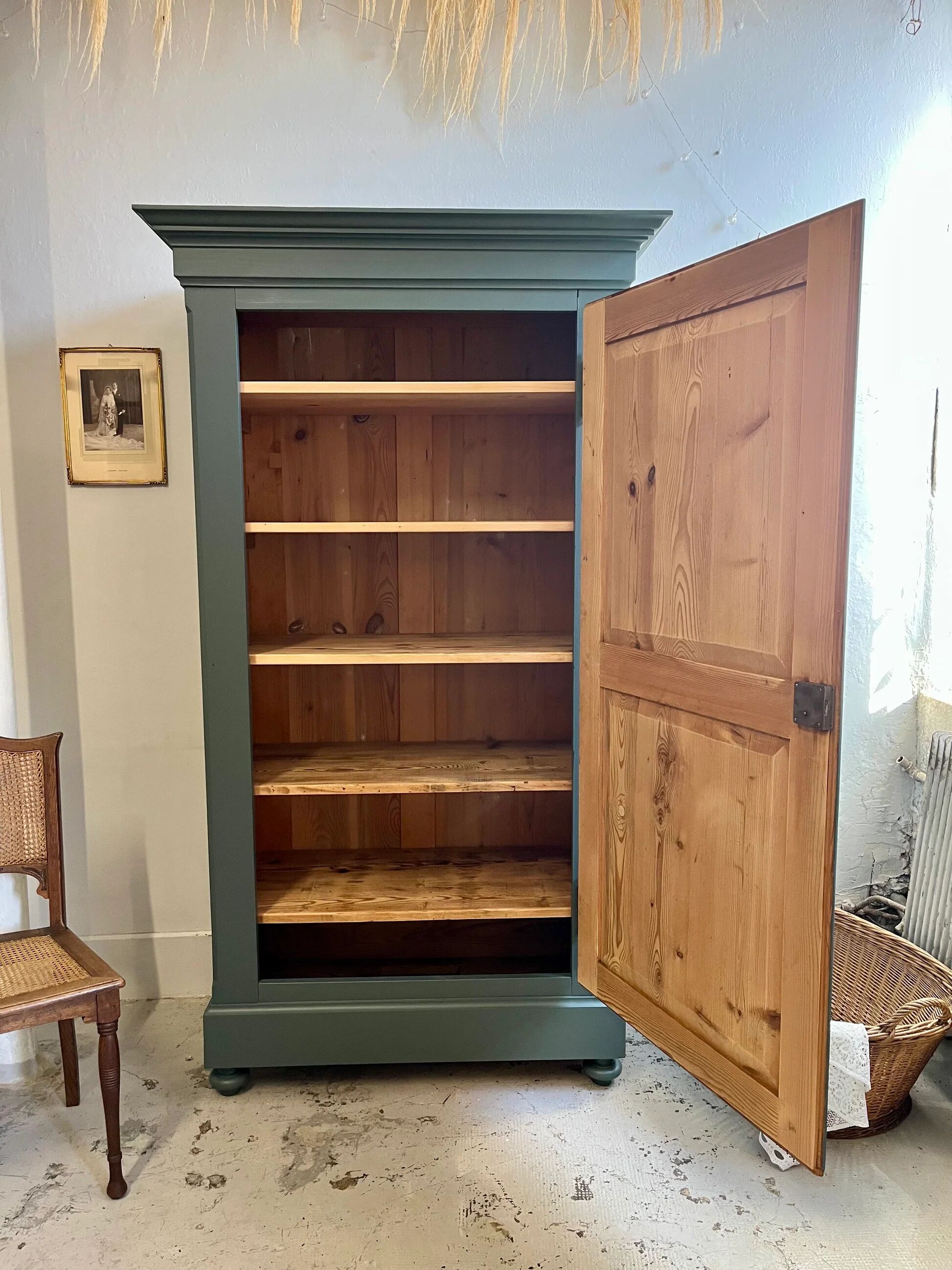 Antique bonnetière/wardrobe with one door