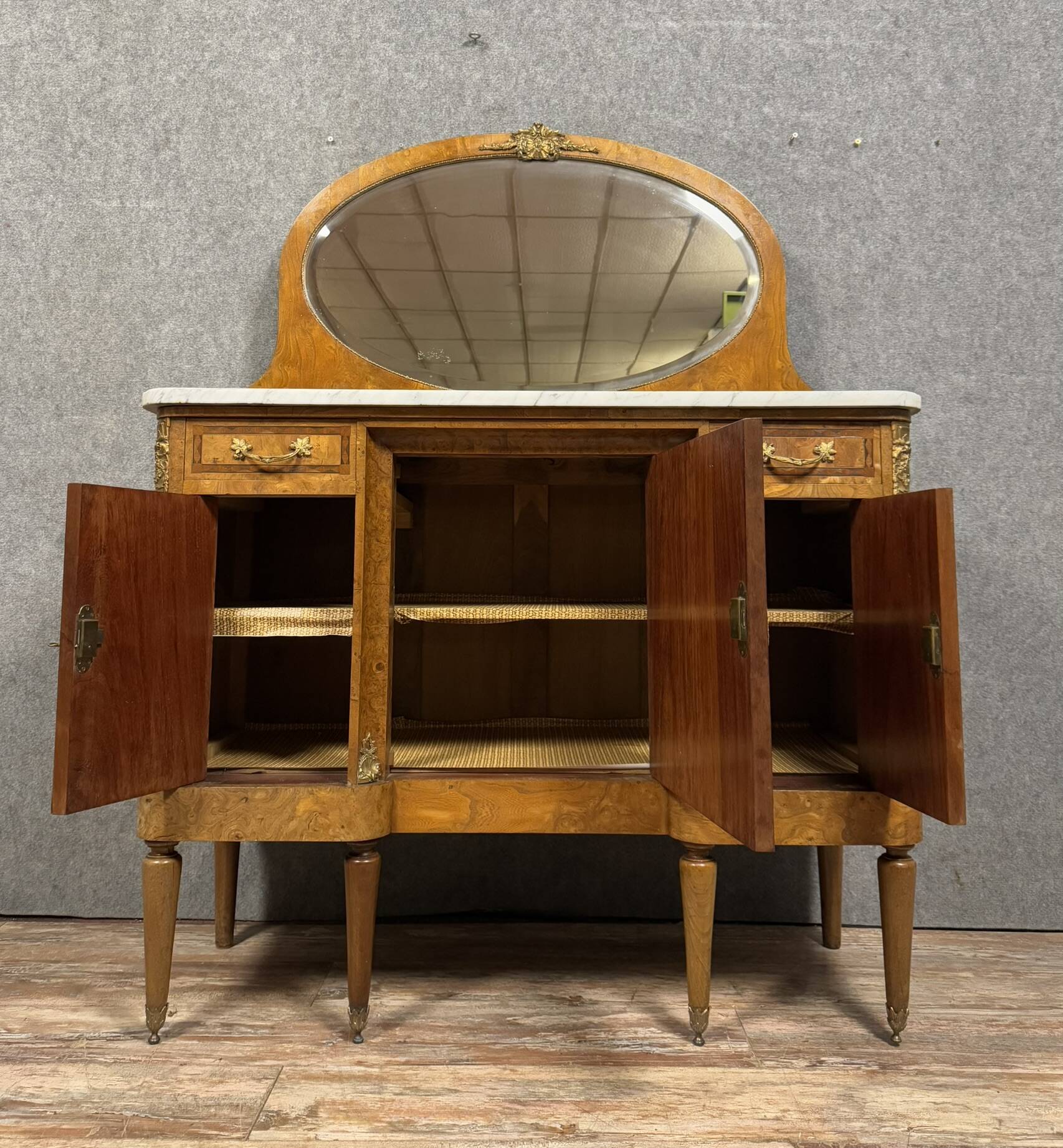 Buffet style Louis XVI en marqueterie vers 1880