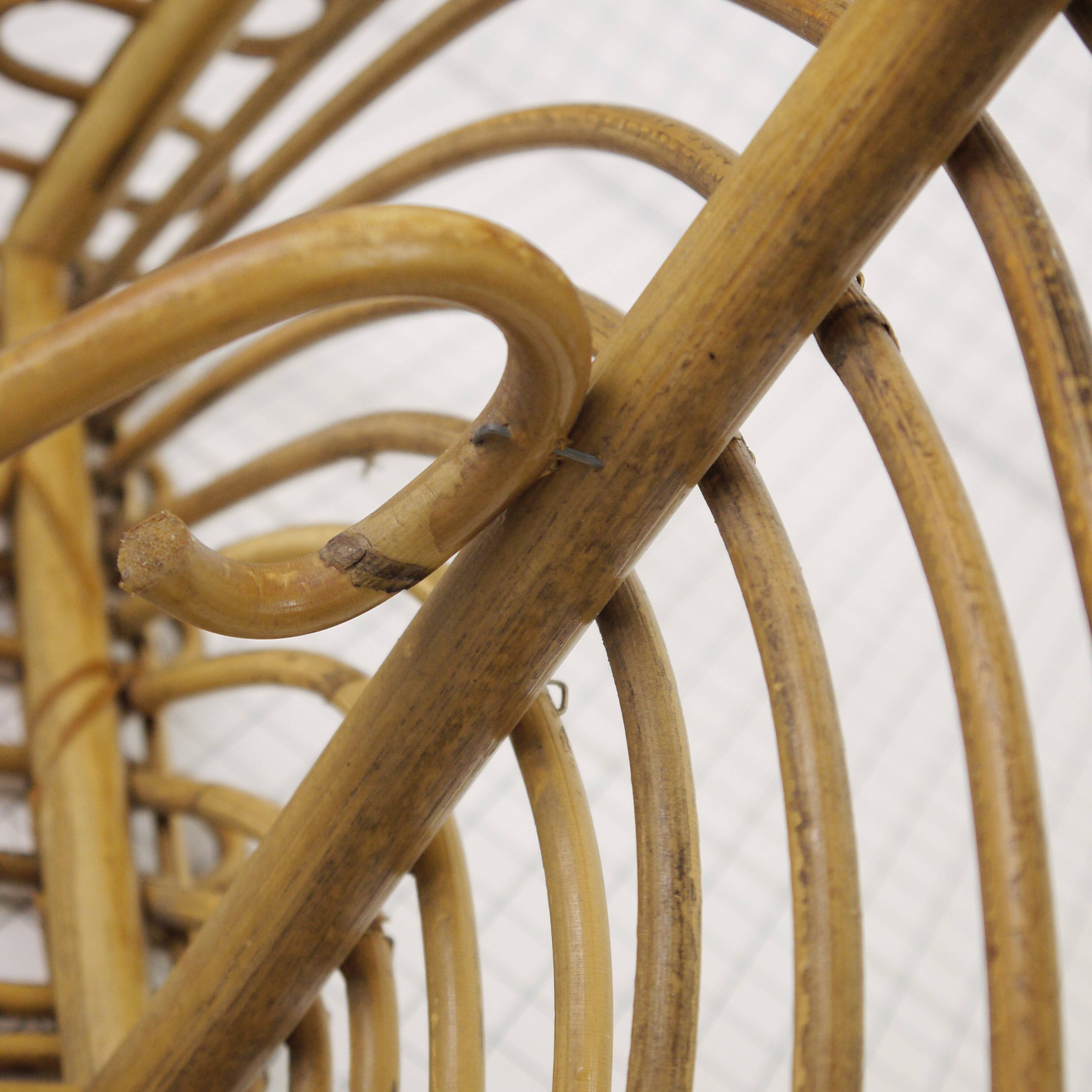 Half-moon rattan shelf and coat holder