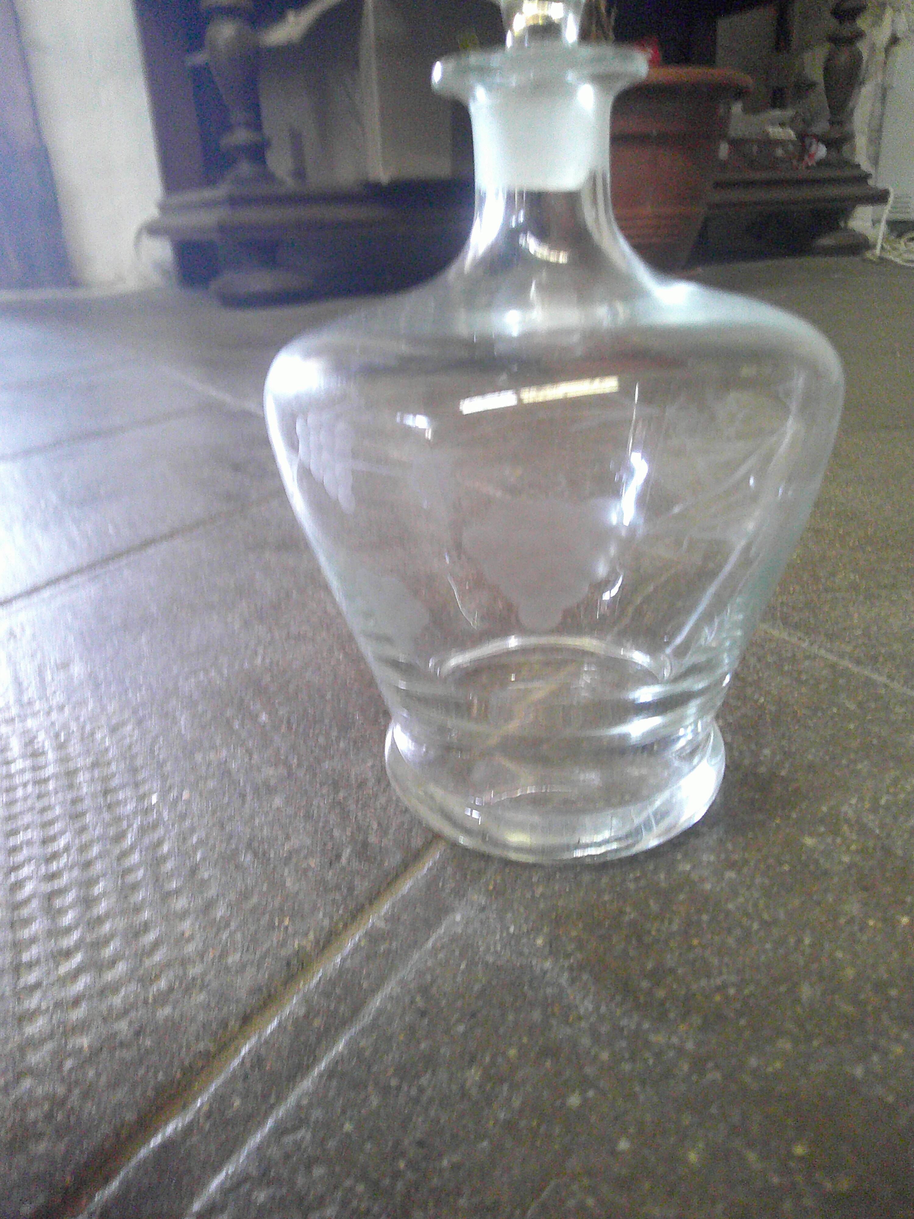 Carafe en verre gravé