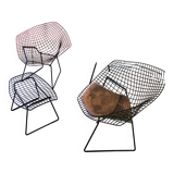 Deux sièges et un repose pied Bertoia Diamond