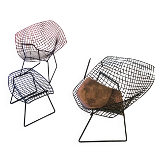 Two Bertoia Diamond seats and footrest