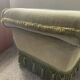 Pouf, ottoman XL vintage en velours vert à franges