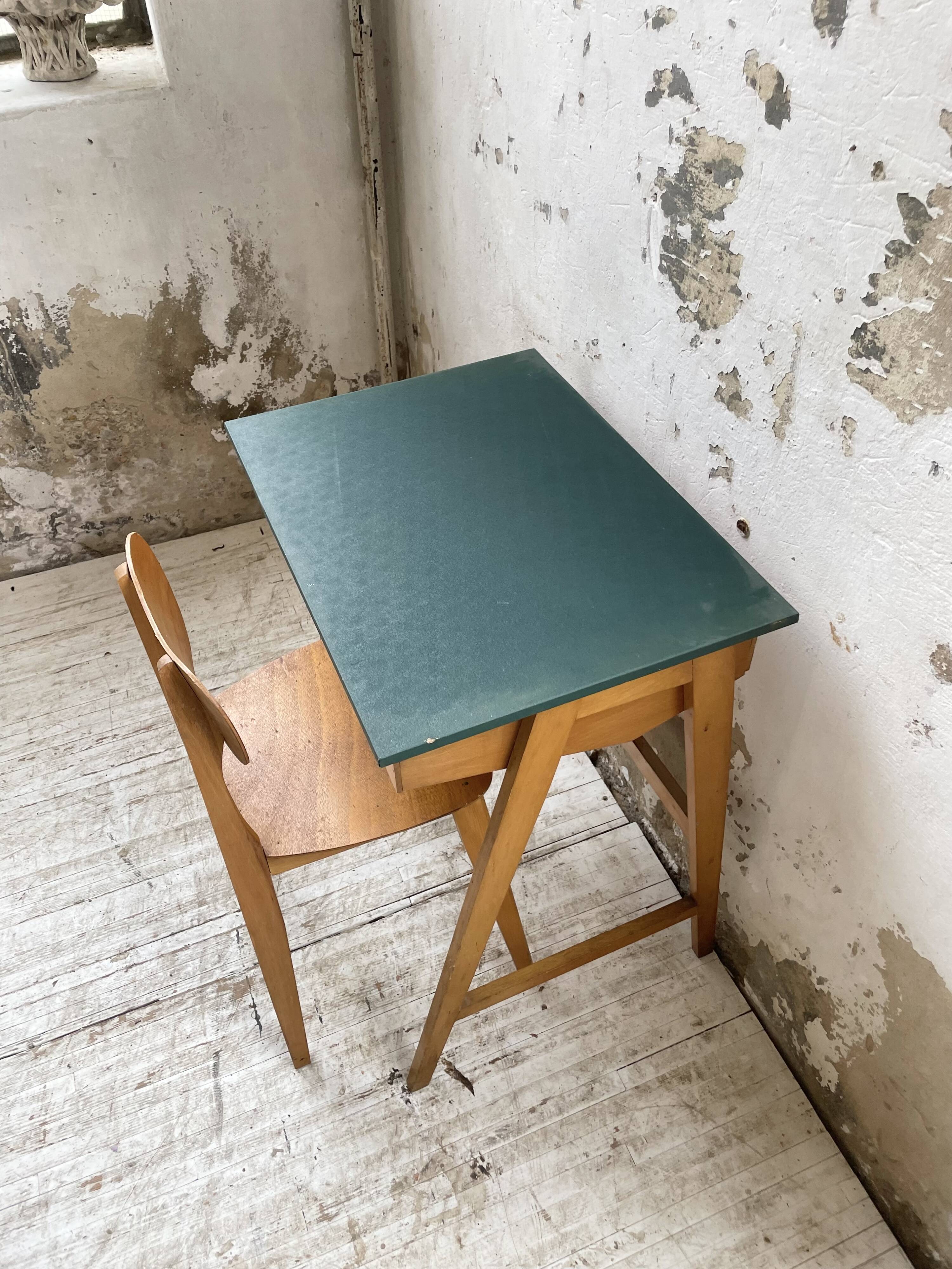 Bureau et chaise enfant pieds compas