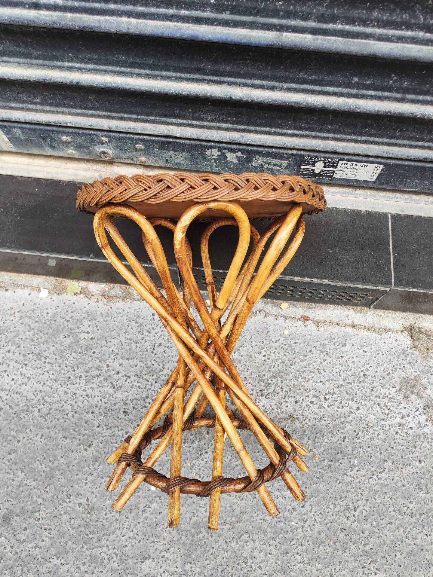 Table d'appoint en rotin 1950 midcentury