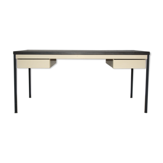 Bureau industriel design épuré & vintage