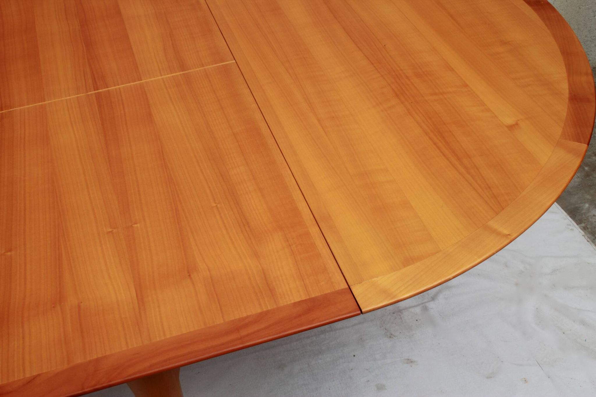 1960s round diningtable in cherrywood from LÜBKE