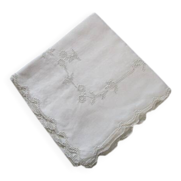 Nappe a thé ancienne brodée 100x100cm