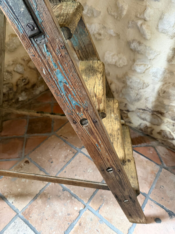 Escabeau ancien en bois