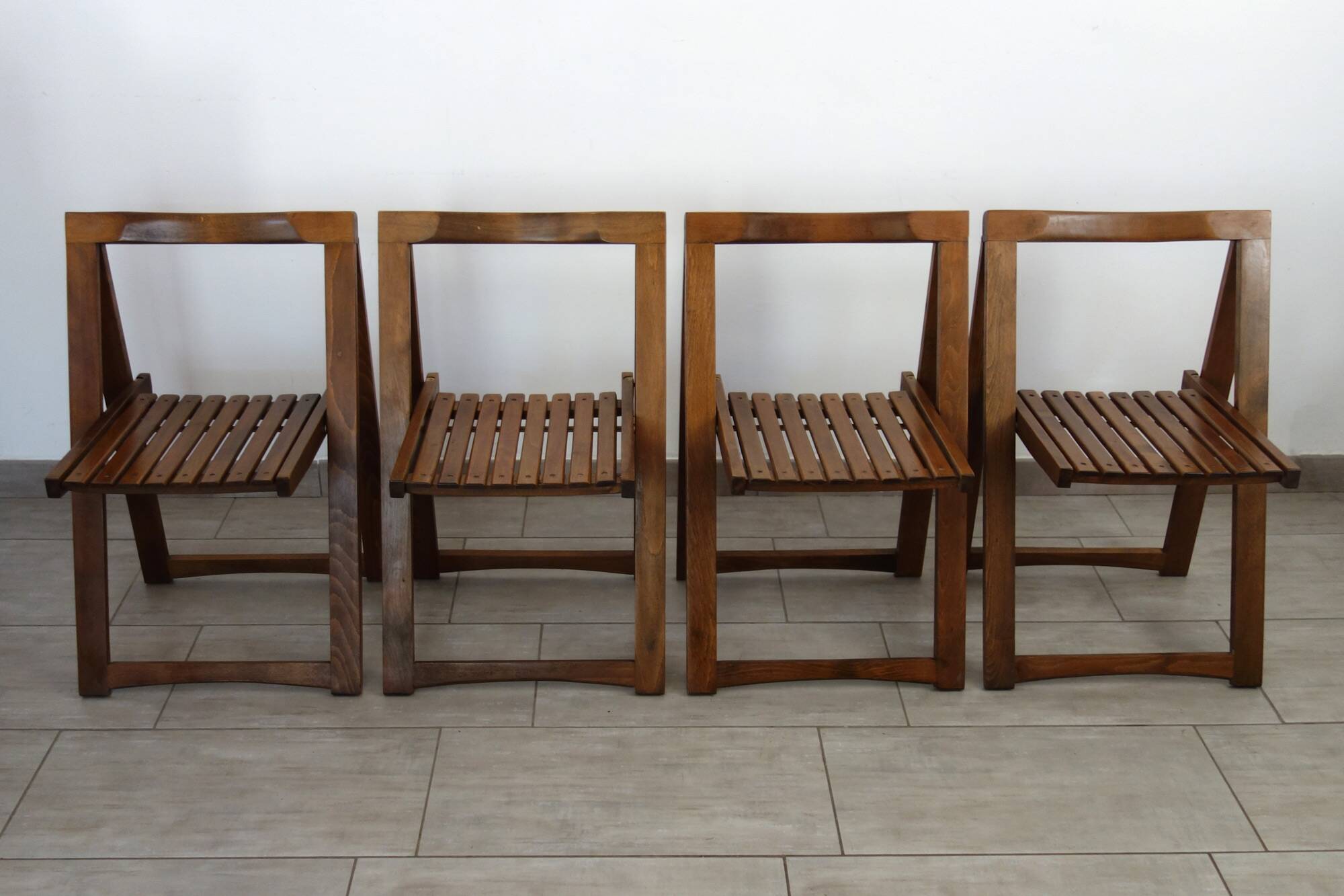 Drop-leaf table and 4 folding chairs, 1960