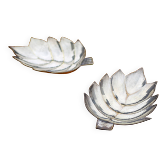 Pair of vintage leaf-shaped pockets, brass leaf cup