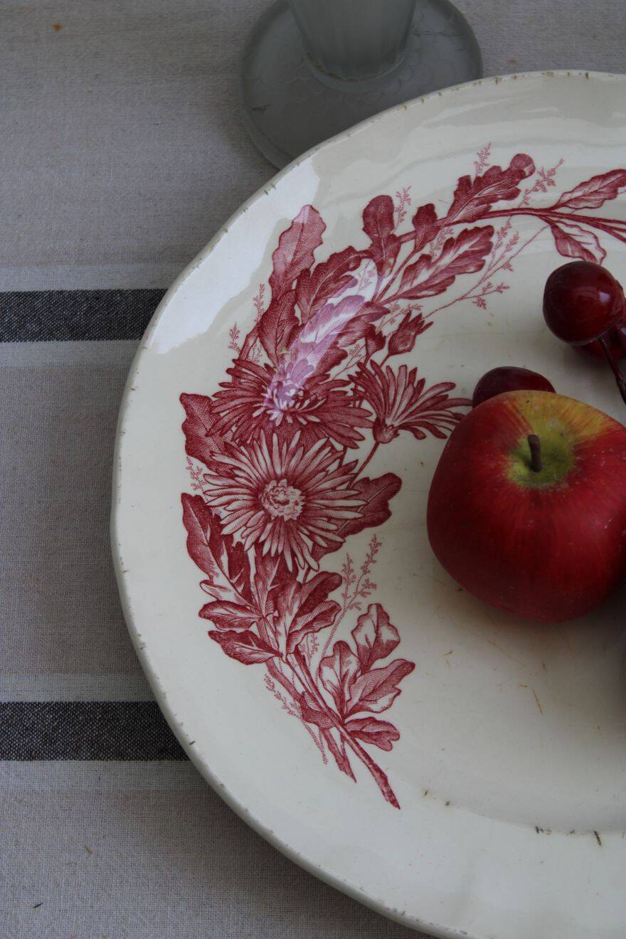 Ceramic serving dish made of ironstone