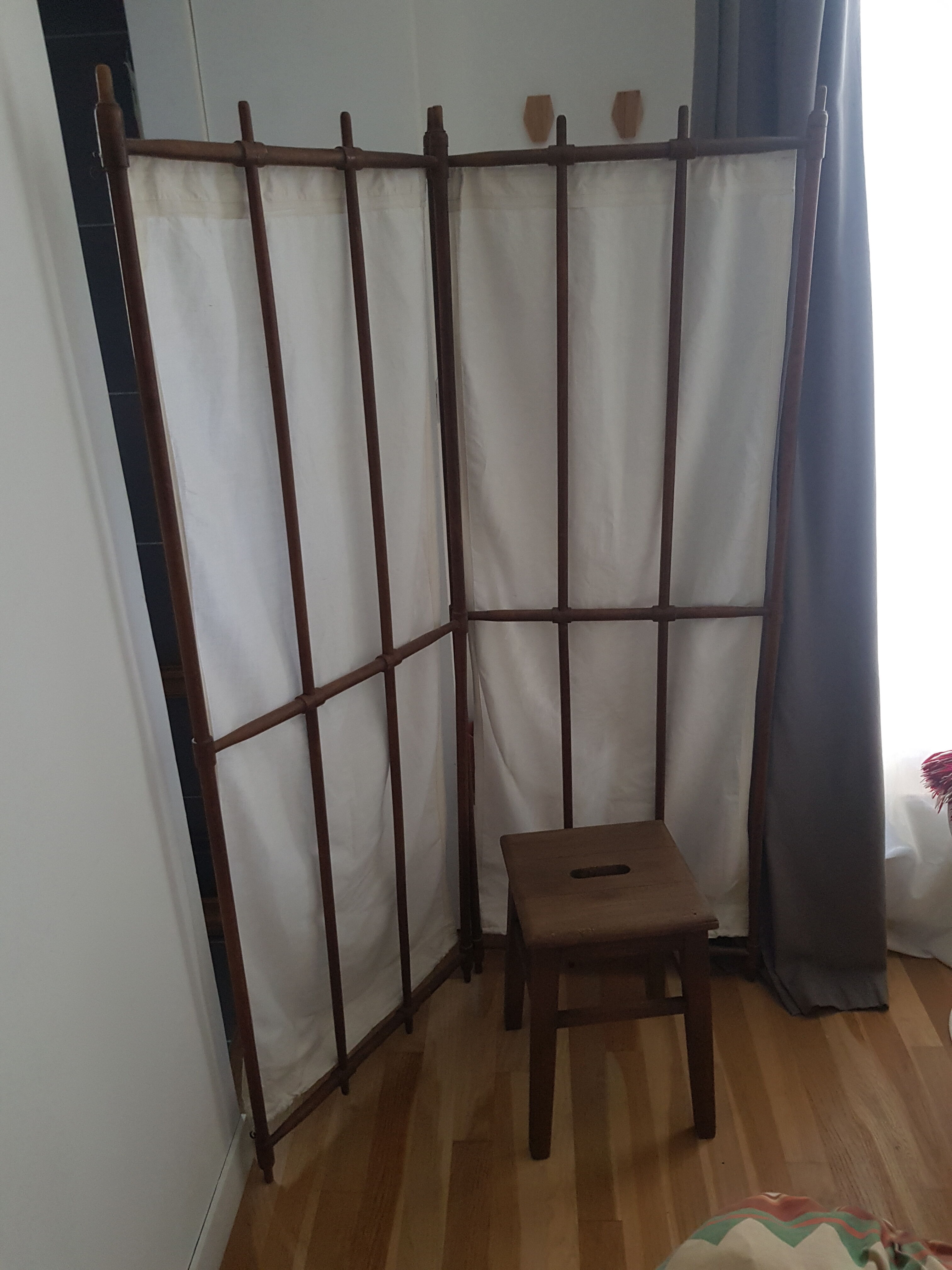 folding screen in wood and fabric