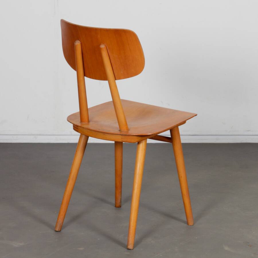 Chaise en bois produite par Ton, 1960