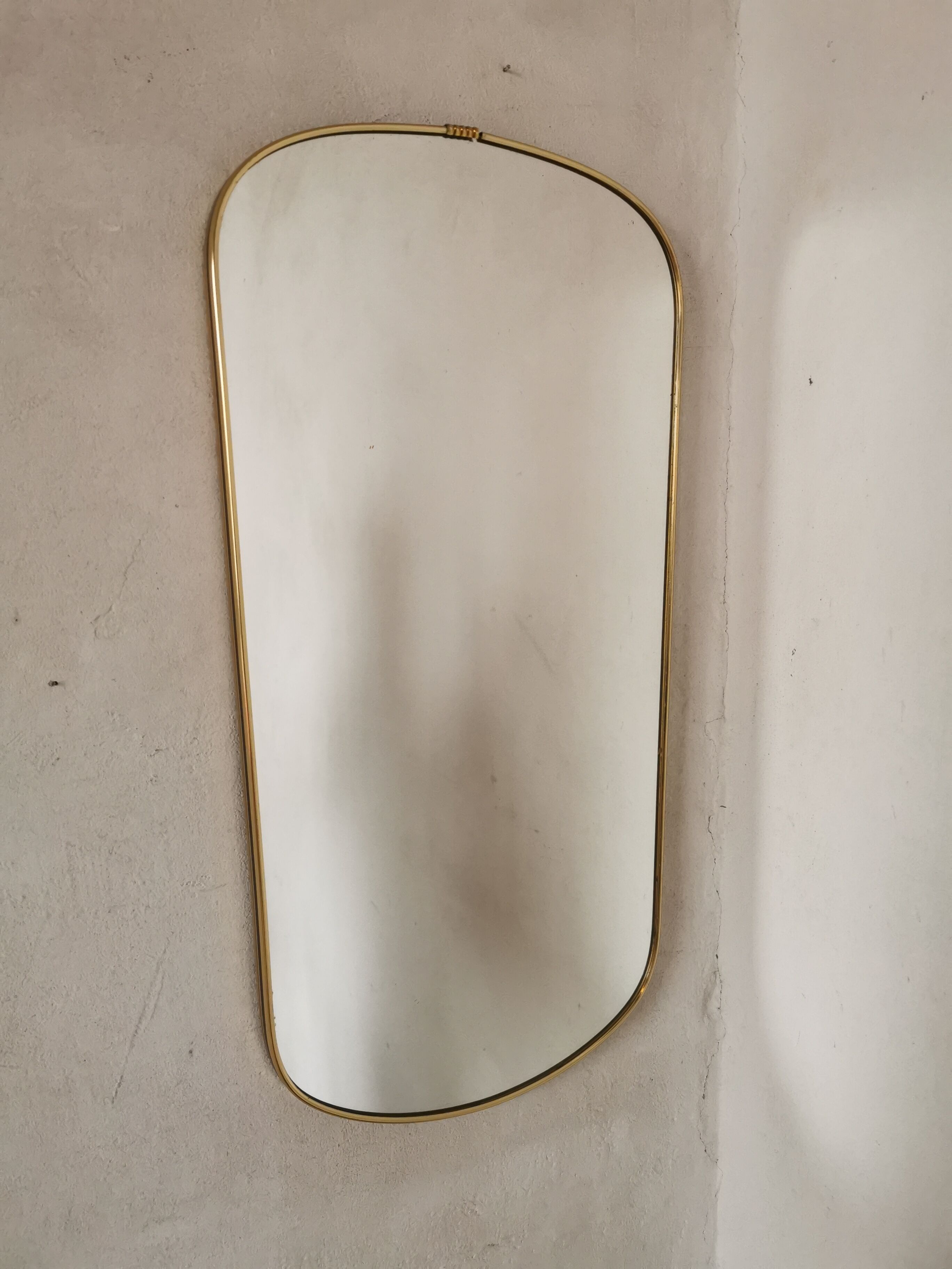 Miroir bord doré, forme libre vintage 1970