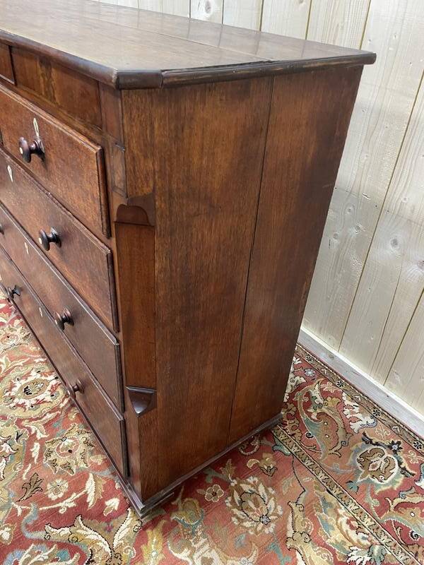 Commode en chêne et placage de noyer style anglais