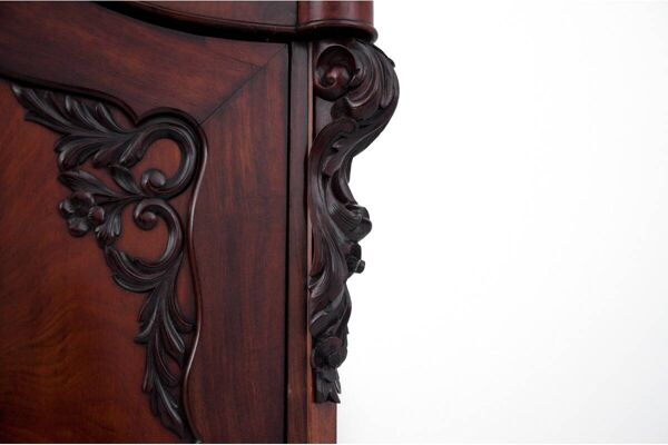 Armoire antique, Europe de l'Ouest, tournant des 19e et 20e siècles.