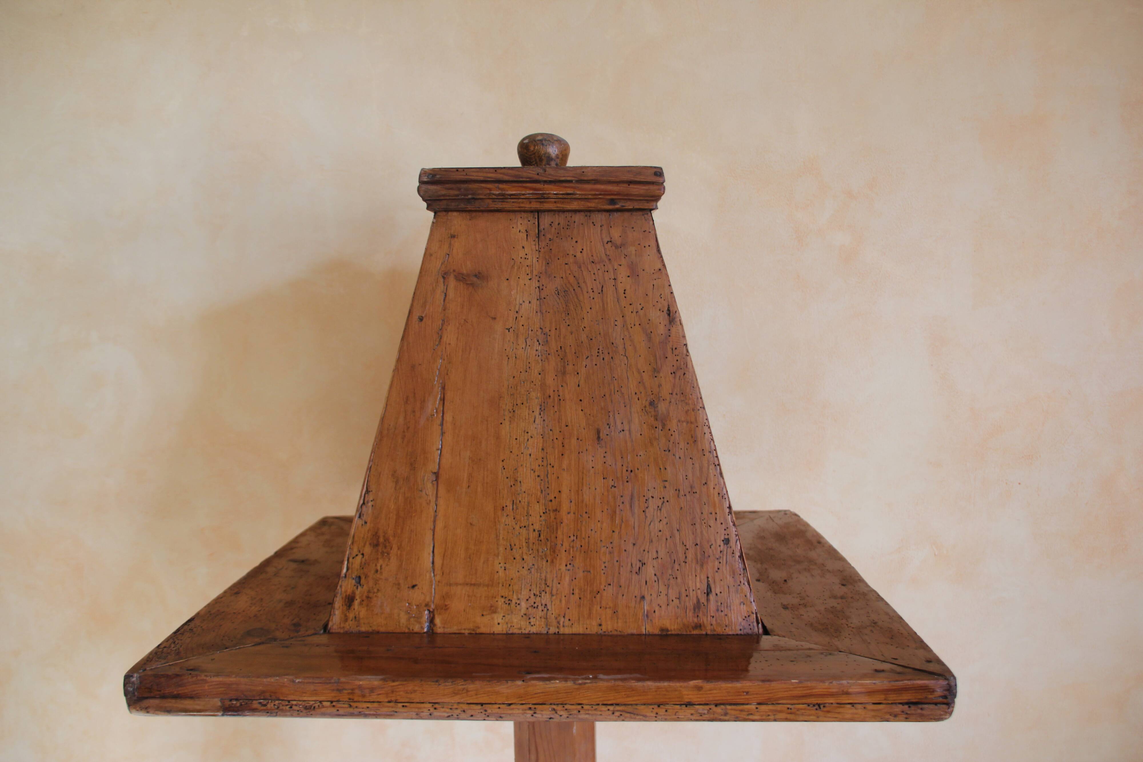 Light wood lectern unit on foot, 4 sides. Eighteenth century